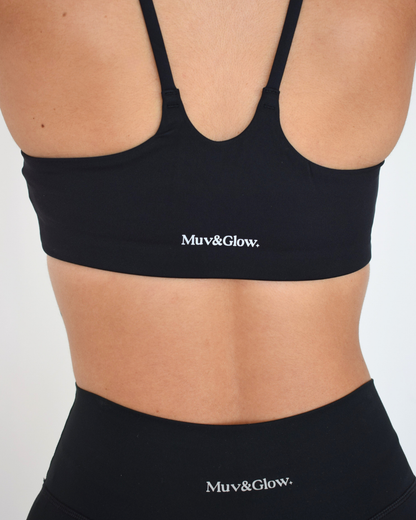 Detalle de la espalda del Core Bra negro de Muv&Glow, tirantes finos y diseño sin costuras.