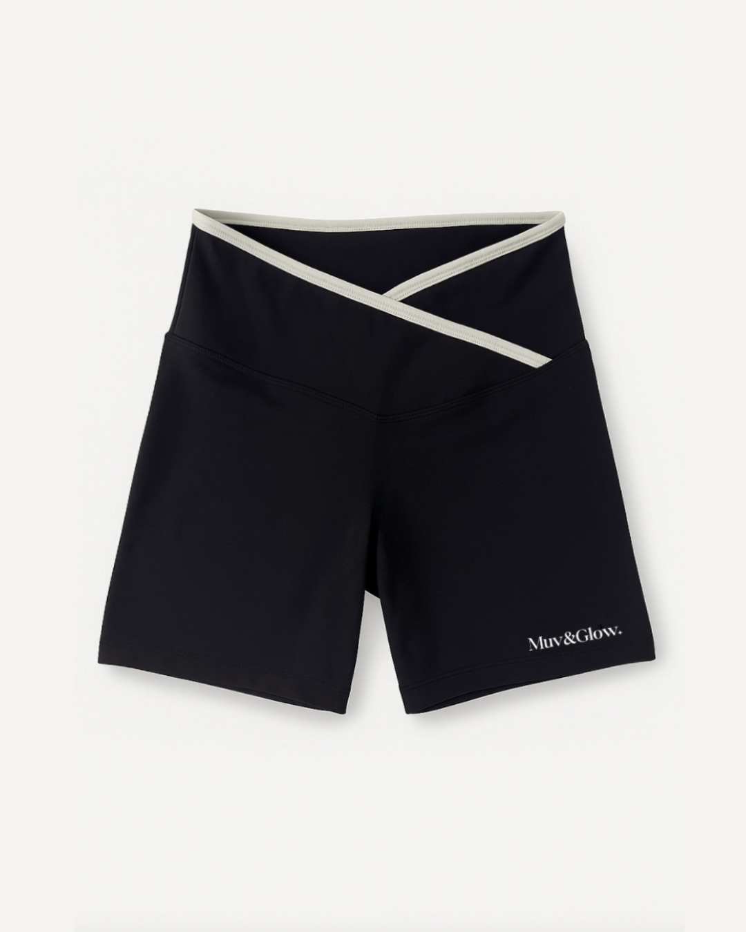 Flat lay de los Icon Shorts negros con detalle cruzado en la cintura

