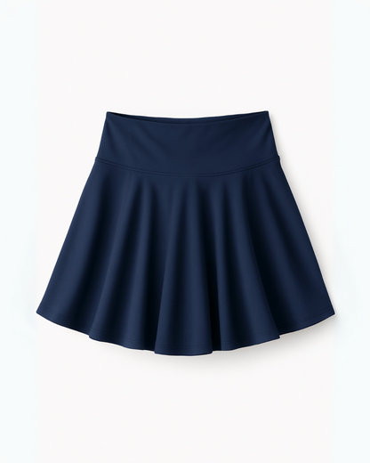 Vista flat lay de la falda deportiva The Core Skirt navy de Muv&Glow.