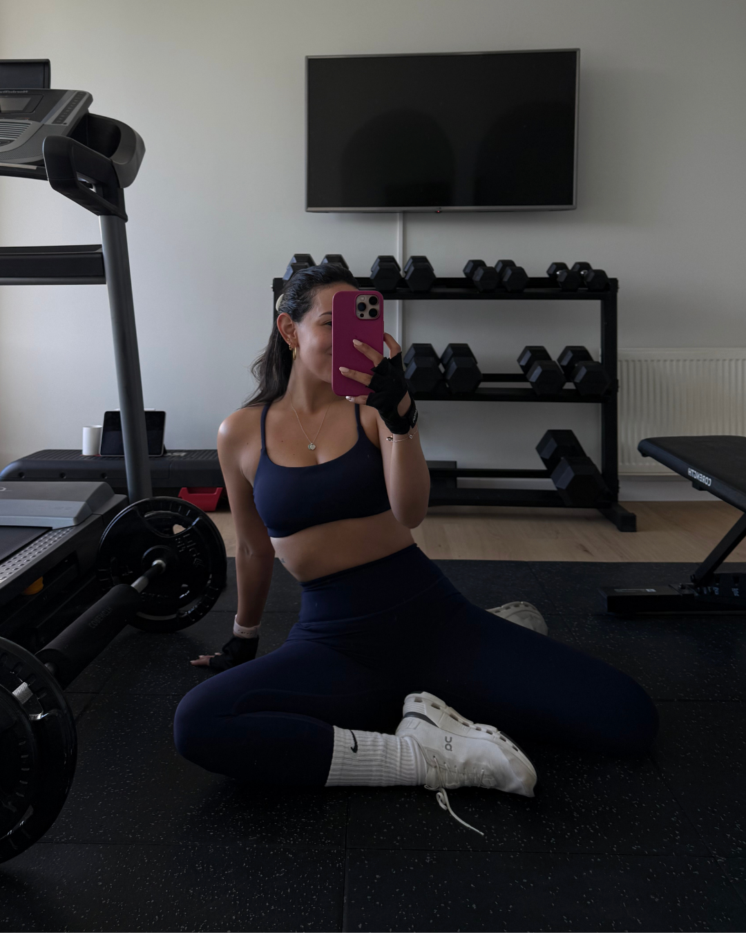 Entrenamiento con top deportivo navy - Muv&Glow